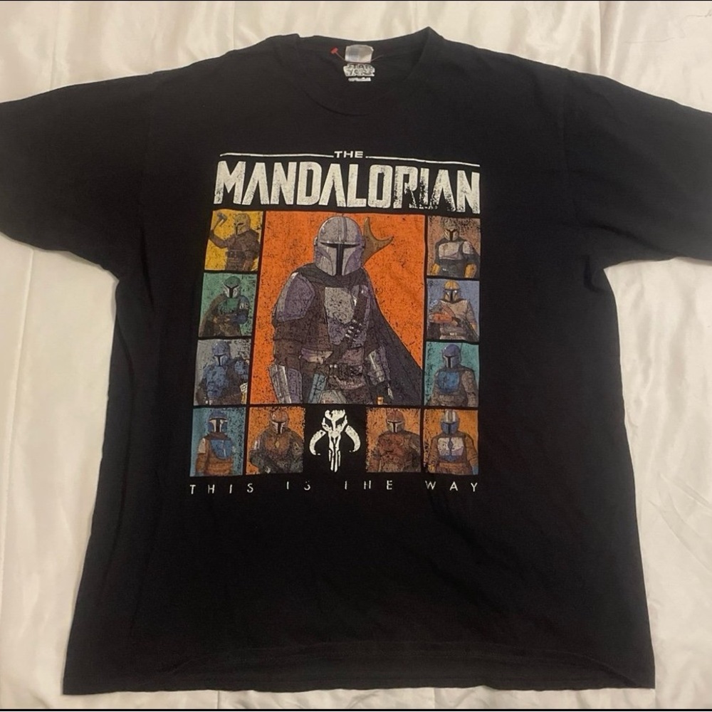 Black Mandalorian graphic tee